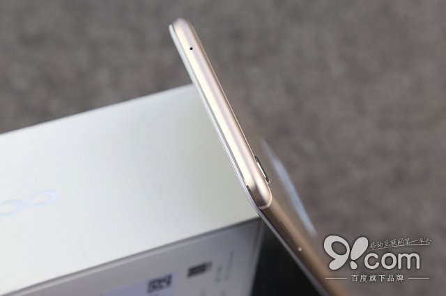 至美機身+前置指紋 OPPO R9開箱圖賞