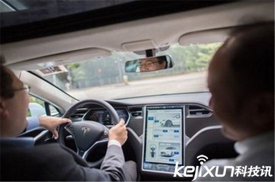 特斯拉 Model S 首次中國亮相  新店建在太古里？