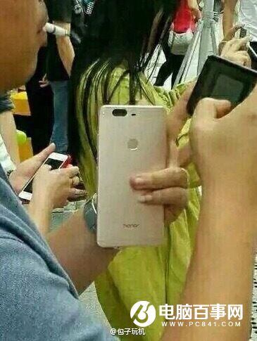 華為榮耀新旗艦V8今日發布：雙攝像頭