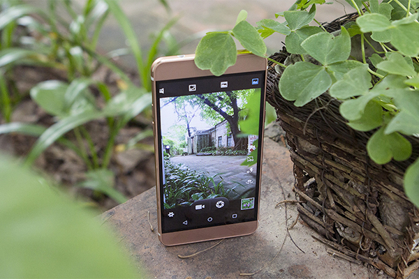 薄至5.5毫米 高顏值藍魔R9演繹唯美范兒 