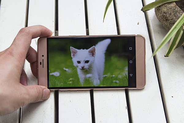 薄至5.5毫米 高顏值藍魔R9演繹唯美范兒 