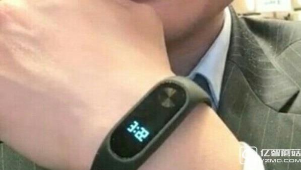小米手環二代實物曝光！可顯示電量測心率