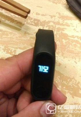 小米手環二代實物曝光！可顯示電量測心率