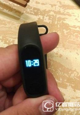 小米手環二代實物曝光！可顯示電量測心率