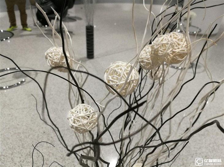 華為榮耀V8評測：極致科技集大成者 內斗華為P9？