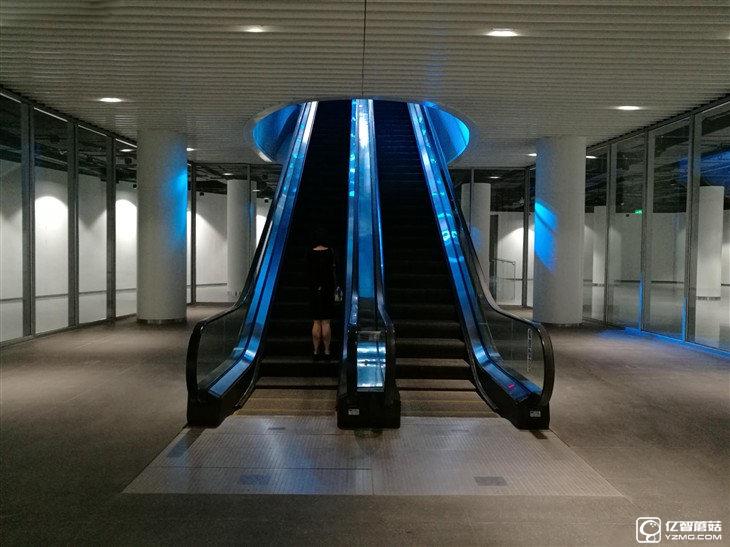 華為榮耀V8評測：極致科技集大成者 內斗華為P9？