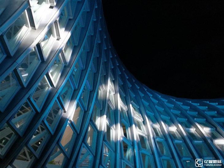 華為榮耀V8評測：極致科技集大成者 內斗華為P9？