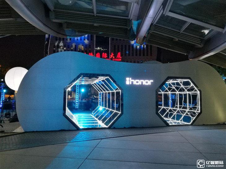 華為榮耀V8評測：極致科技集大成者 內斗華為P9？