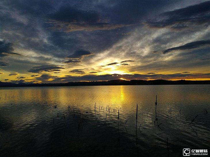 華為榮耀V8評測：極致科技集大成者 內斗華為P9？