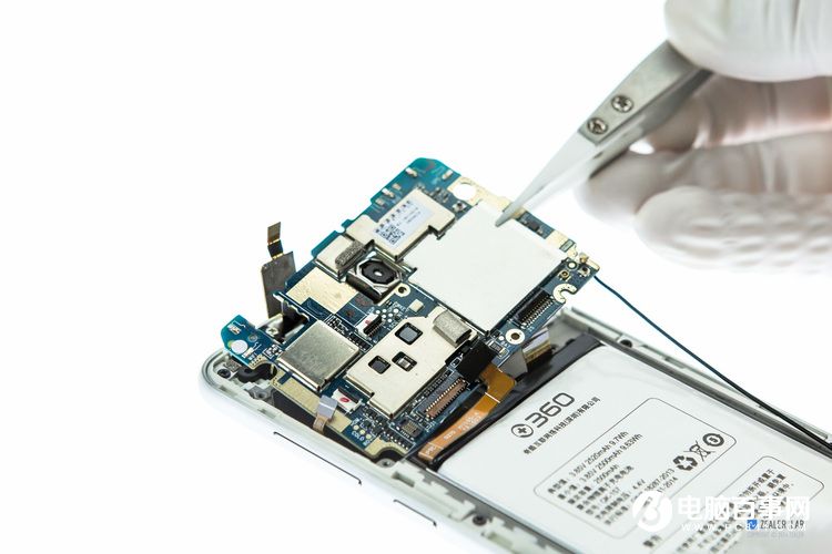 360手機(jī)F4做工如何？360手機(jī)F4拆機(jī)圖解評(píng)測(cè)