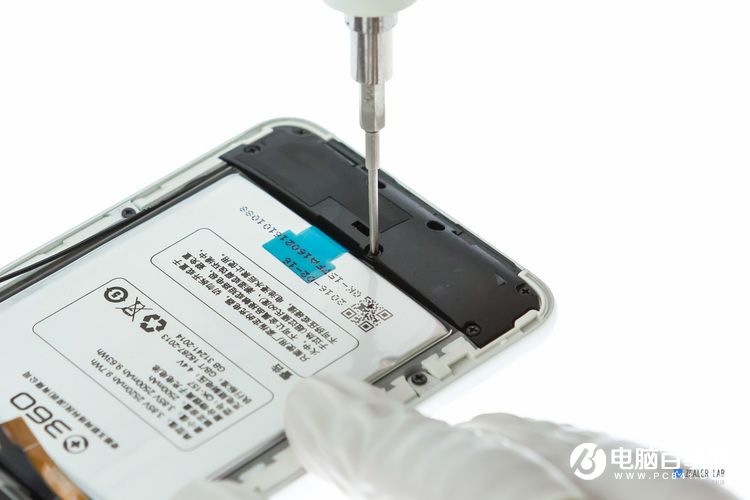 360手機F4做工如何？360手機F4拆機圖解評測