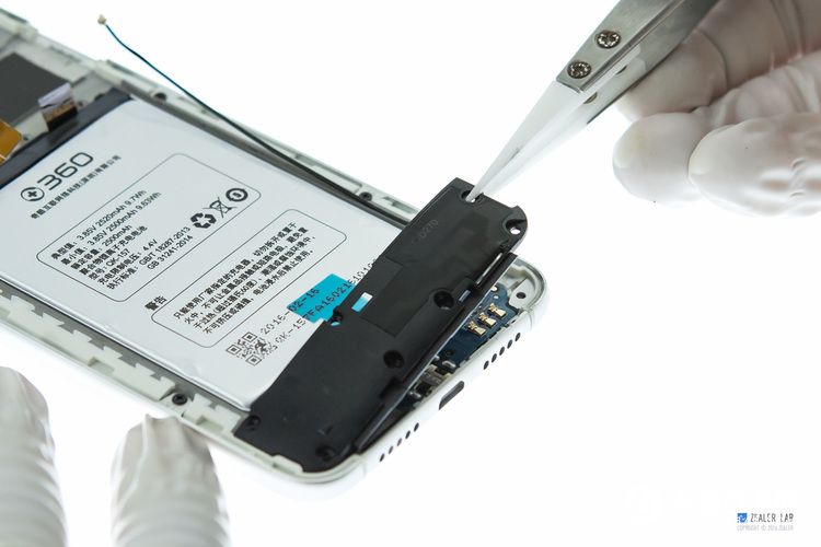 360手機F4做工如何？360手機F4拆機圖解評測