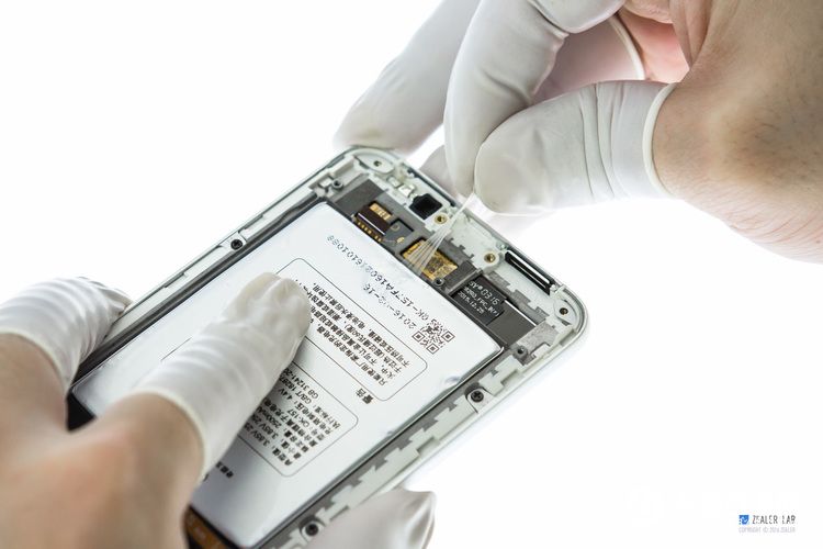 360手機F4做工如何？360手機F4拆機圖解評測