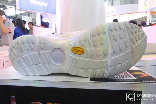 聯(lián)想展示新一代智能運動鞋 玩游戲累點也高興