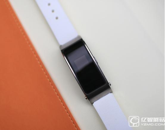 玩轉(zhuǎn)腕上時尚 3D曲面屏華為手環(huán)B3評測