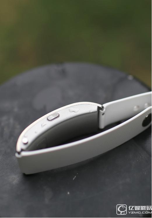 玩轉(zhuǎn)腕上時尚 3D曲面屏華為手環(huán)B3評測