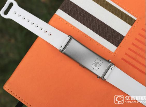 玩轉(zhuǎn)腕上時尚 3D曲面屏華為手環(huán)B3評測