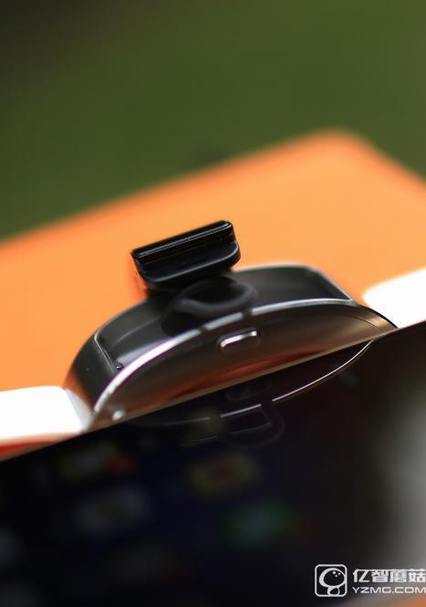 玩轉(zhuǎn)腕上時尚 3D曲面屏華為手環(huán)B3評測