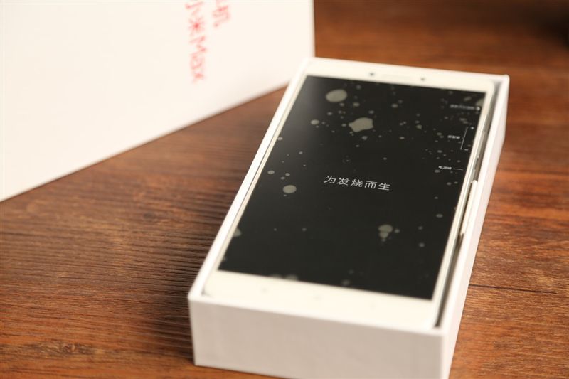 6.44寸黃金大屏！小米Max深度評測：續(xù)航驚人