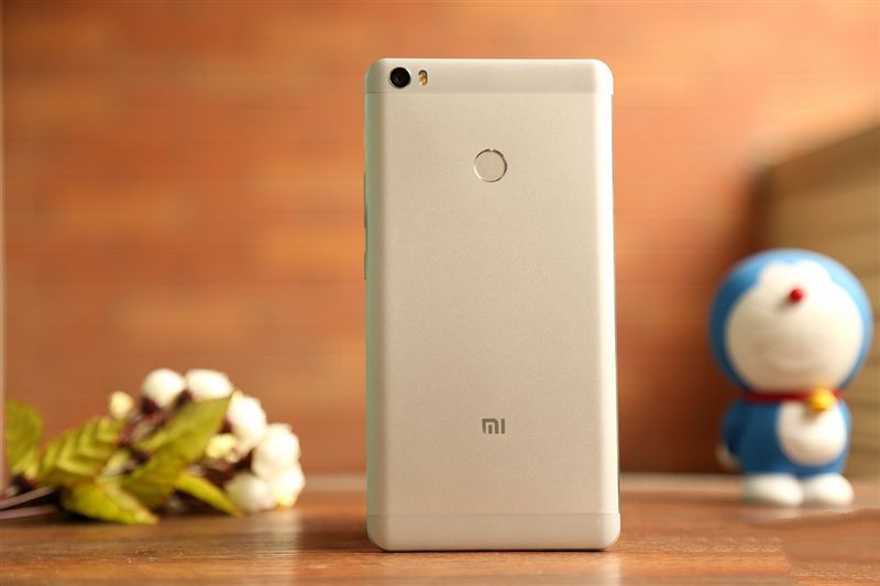 6.44寸黃金大屏！小米Max深度評測：續(xù)航驚人