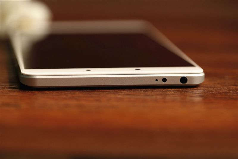 6.44寸黃金大屏！小米Max深度評測：續(xù)航驚人