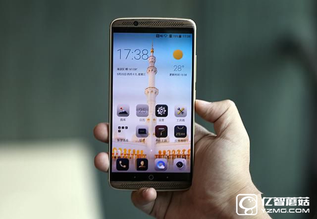 中興AXON天機7評測：進步的不只有型號