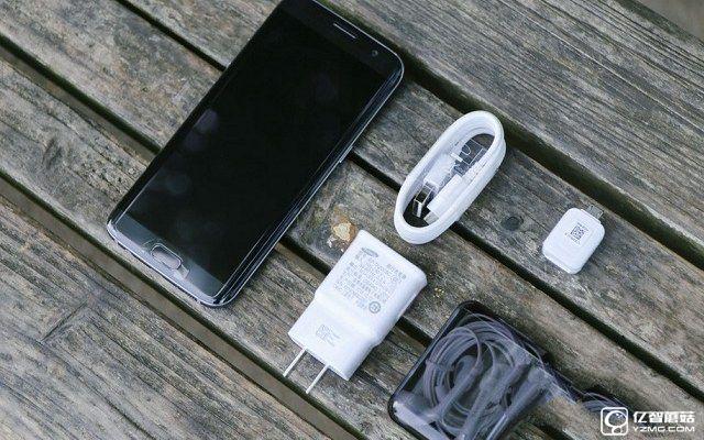 三星S7 Edge蝙蝠俠版和普通版有什么區(qū)別?對比圖賞