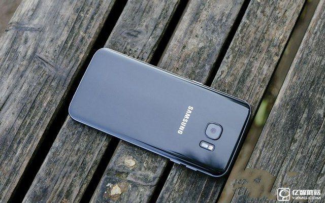 三星S7 Edge蝙蝠俠版和普通版有什么區(qū)別?對比圖賞