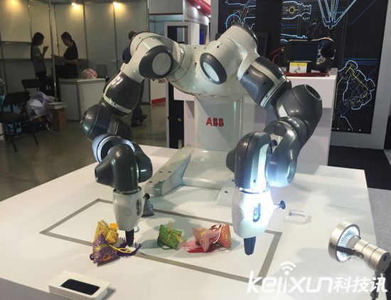 工業智能化時代已經崛起！ VR機械手臂來了