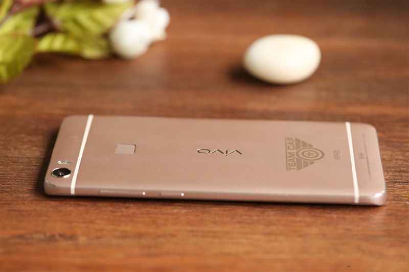 6G內(nèi)存+驍龍820+雙曲面屏!vivo Xplay5旗艦版評(píng)測(cè)