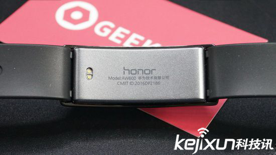 華為榮耀暢玩手環(huán)A1揭秘： 果然不是蓋的