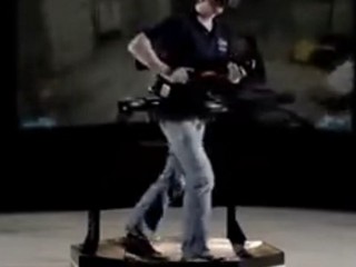 VR跑步機現(xiàn)場體驗：虛擬現(xiàn)實頭盔最佳拍檔