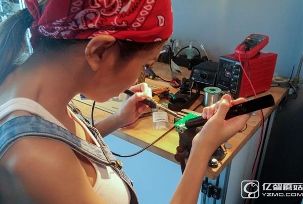 最性感爆乳中國女極客走紅:私照火辣閃瞎眼