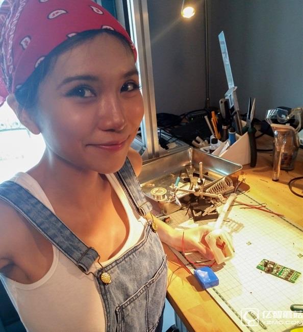 最性感爆乳中國女極客走紅:私照火辣閃瞎眼