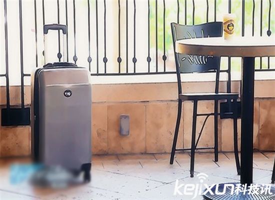 這款拉桿箱給力：自動爬樓梯功能！