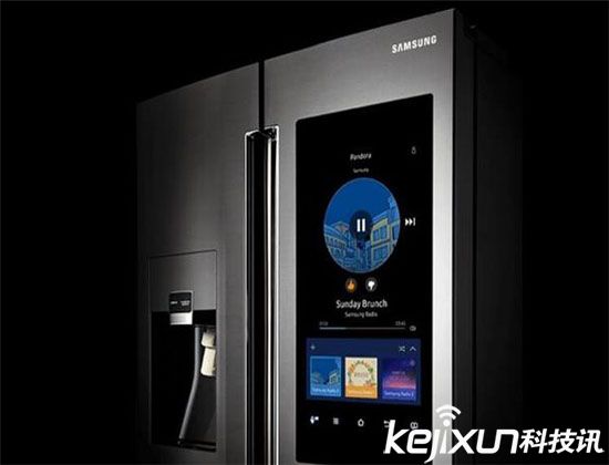 三星土豪冰箱：21.5高清觸屏 還能上網？