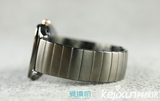 華碩ZenWatch2智能手表開(kāi)箱評(píng)測(cè) 造型剛勁硬朗