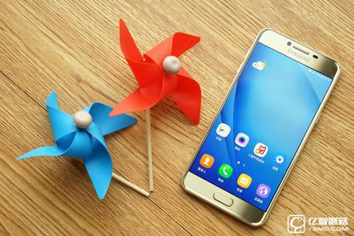 美圖M6和三星Galaxy C5對比評測1