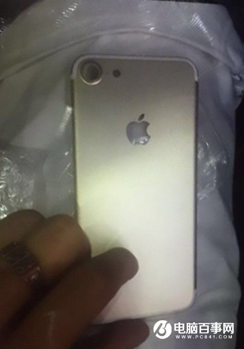 iPhone 7最新諜照:原耳機插孔被新揚聲器取代