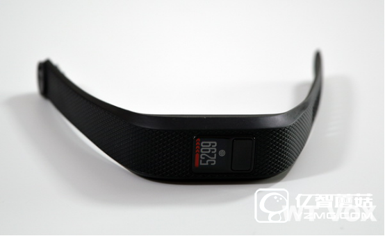 佳明Vivofit 3：一款體面的運動手環