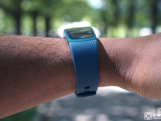 三星gear fit 2測(cè)評(píng)：可以買(mǎi)10個(gè)小米手環(huán)