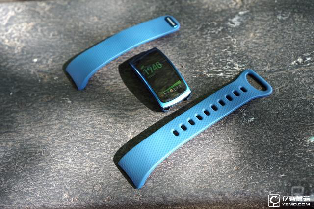 三星Gear Fit 2手環評測體驗 能買10個小米手環
