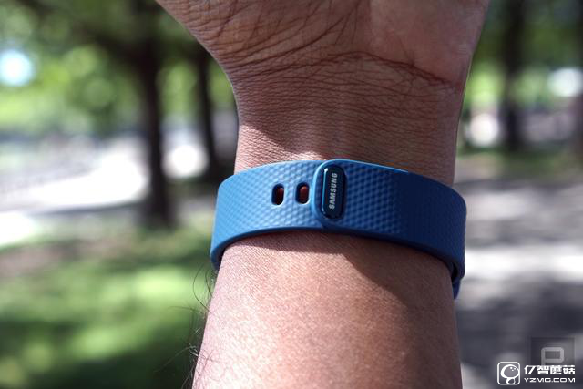 三星Gear Fit 2手環評測體驗 能買10個小米手環