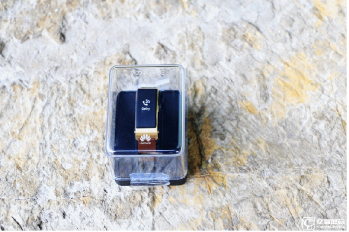 華為手環(huán)B3深度評(píng)測(cè) 甩小米手環(huán)2好多條街