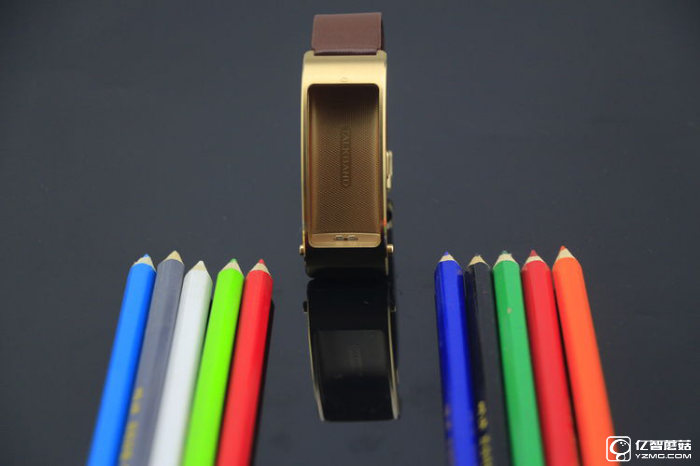華為手環(huán)B3深度評(píng)測(cè) 甩小米手環(huán)2好多條街