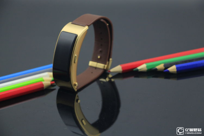 華為手環(huán)B3深度評(píng)測(cè) 甩小米手環(huán)2好多條街