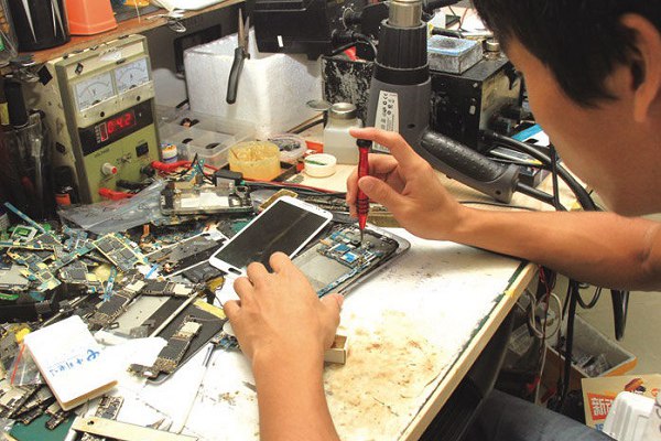 手機(jī)網(wǎng)上維修存貓膩:質(zhì)量無(wú)保障配件遭偷換