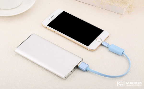 優尚金屬手環手機充電線：戴在手腕上的蘋果手機數據線