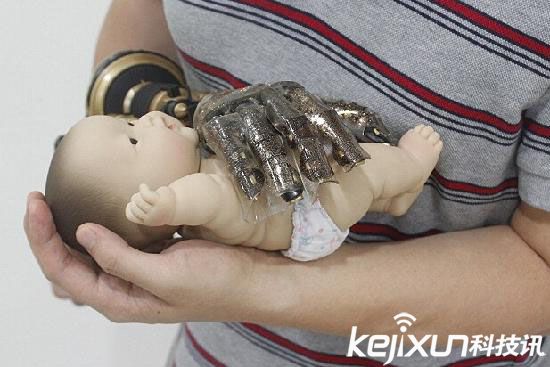 科技之門為殘疾人敞開 智能皮膚可以斷臂續(xù)連?