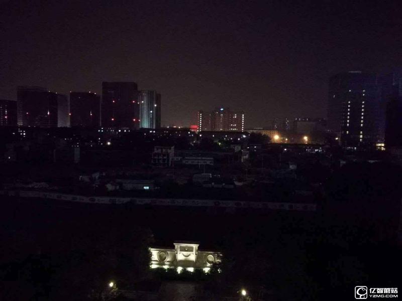 榮耀8上手體驗評測：雙玻璃能否突圍金屬時代?